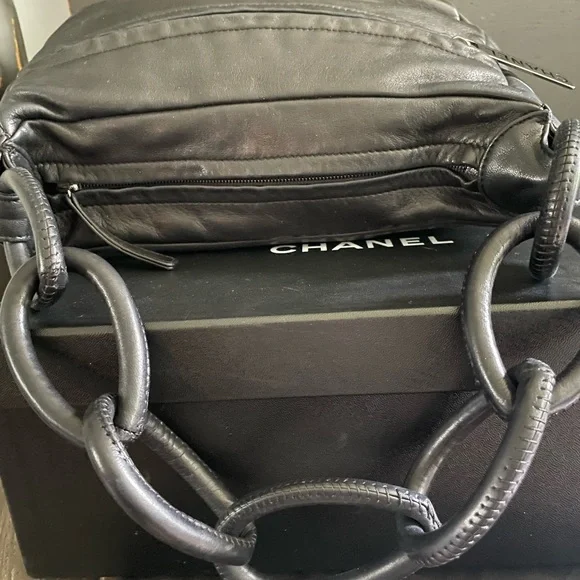 🔥SALE 🔥 EUC Chanel 9th series Lambskin Leather Ring Handle Hobo-Full Inclusion - Picture 5 of 14